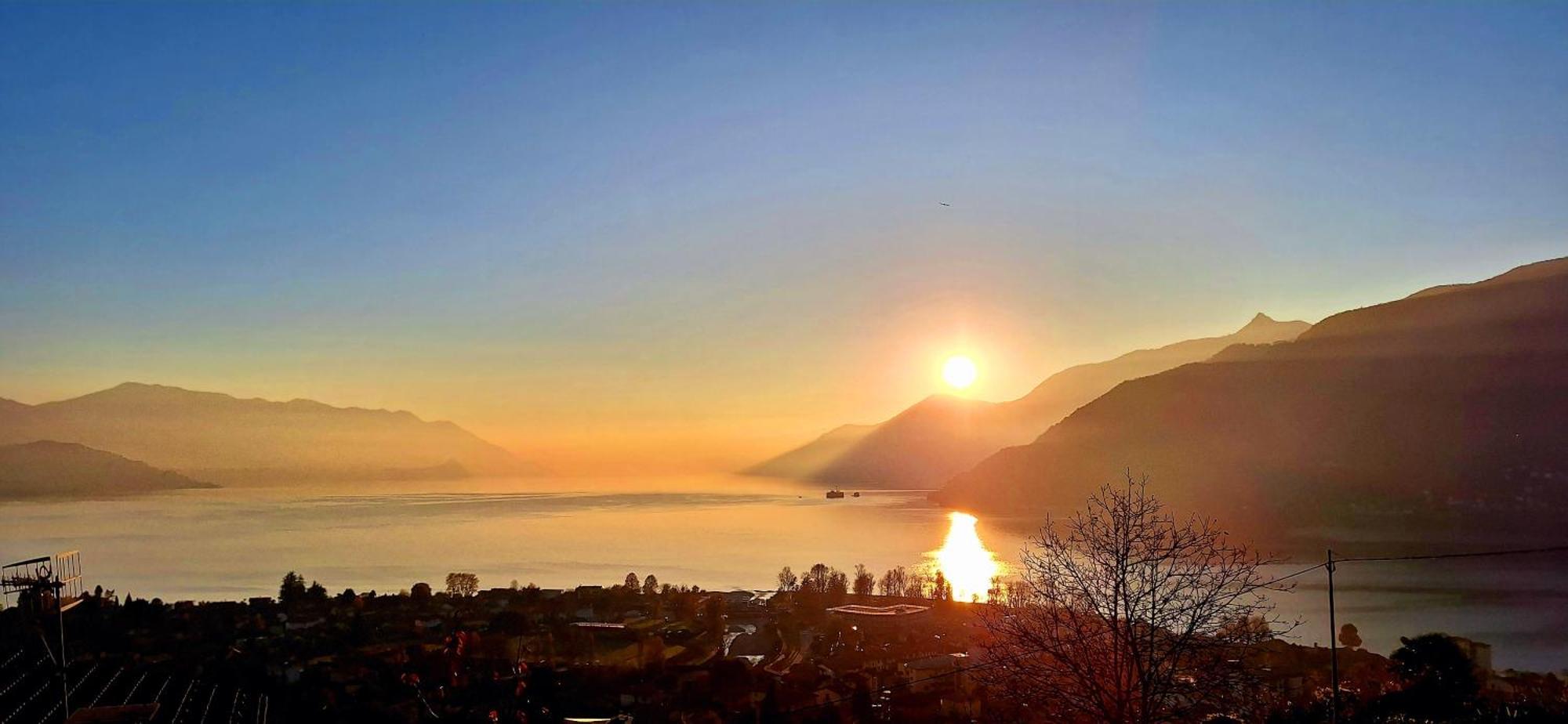 Sole & Lago-Lake Maccagno Exterior foto